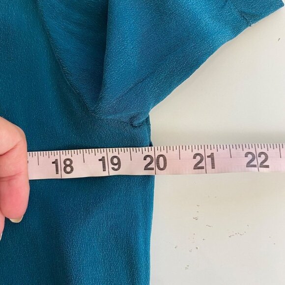 Casual Corner Blouse Teal Blue 100% Silk Top Button Back Short Sleeve Size M - Picture 4 of 5